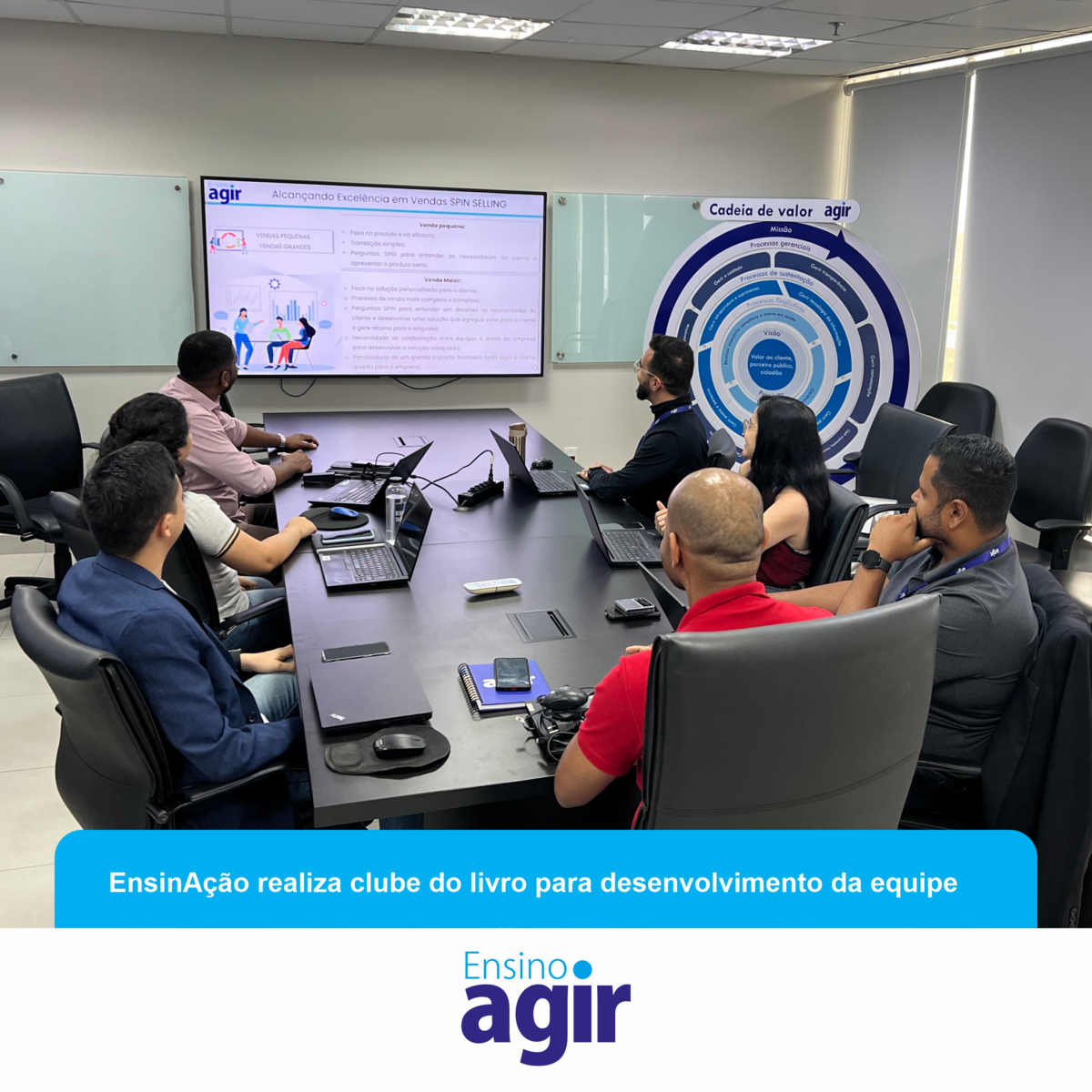 ensinacao-realiza-clube-do-livro-para-desenvolvimento-da-equipe